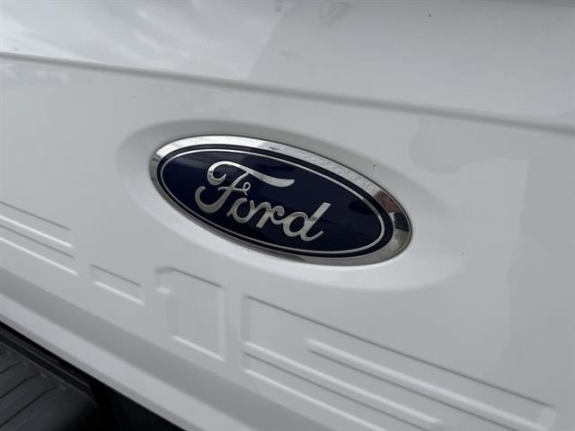 Ford F-150 Vehicle Full-screen Gallery Image 11