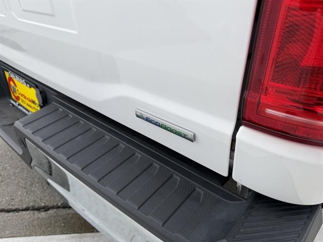 Ford F-150 Vehicle Full-screen Gallery Image 12