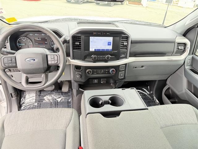 Ford F-150 Vehicle Full-screen Gallery Image 16
