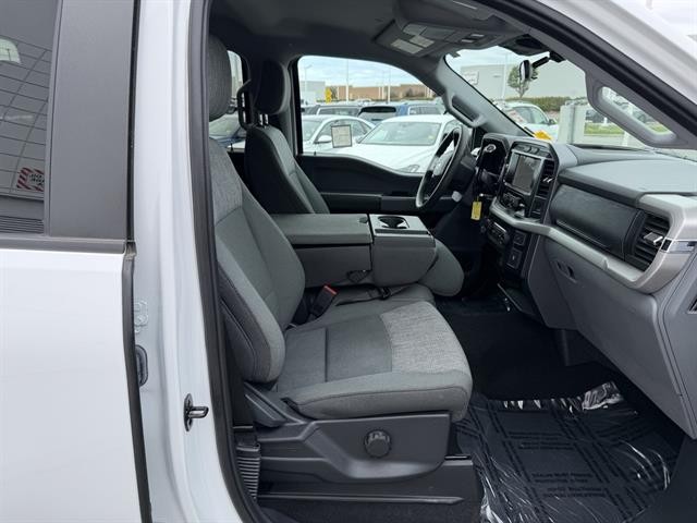 Ford F-150 Vehicle Full-screen Gallery Image 21