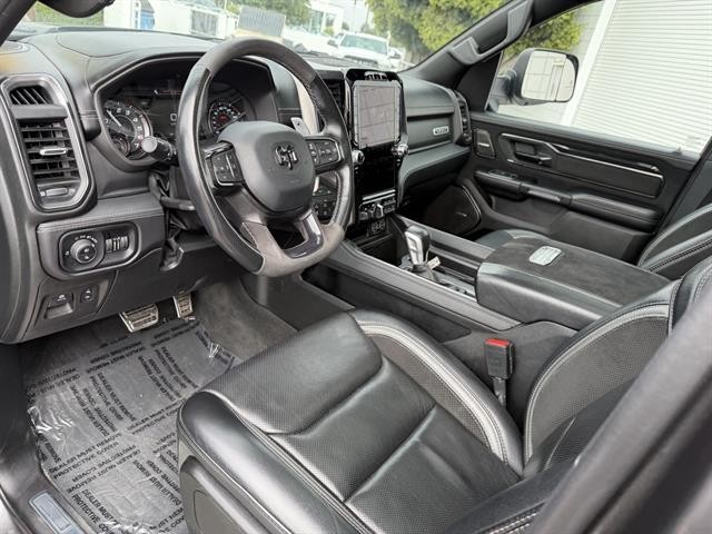 Ram 1500 Vehicle Full-screen Gallery Image 02