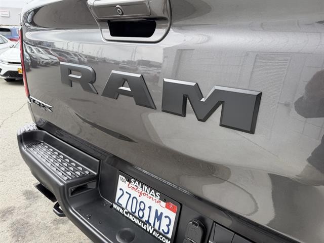 Ram 1500 Vehicle Full-screen Gallery Image 14