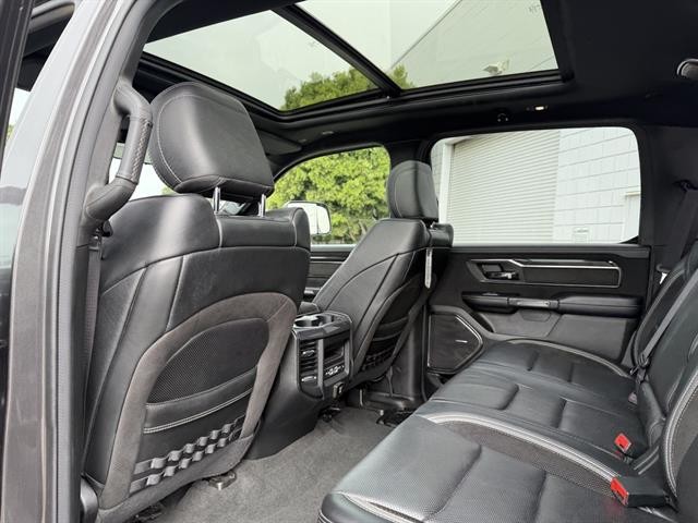 Ram 1500 Vehicle Full-screen Gallery Image 18