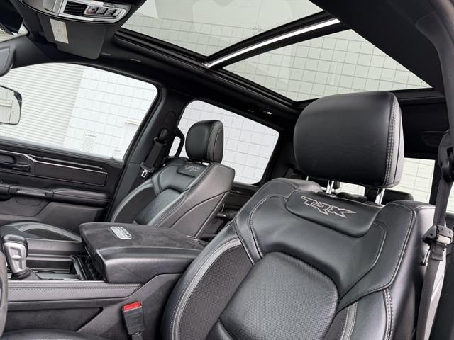 Ram 1500 Vehicle Full-screen Gallery Image 19