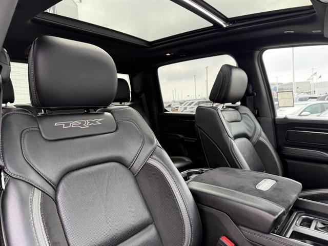 Ram 1500 Vehicle Full-screen Gallery Image 22