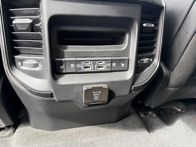 Ram 1500 Vehicle Full-screen Gallery Image 26