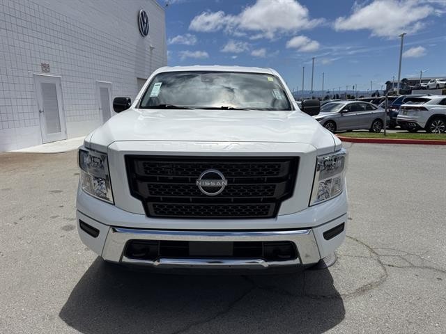 Nissan Titan Vehicle Full-screen Gallery Image 09