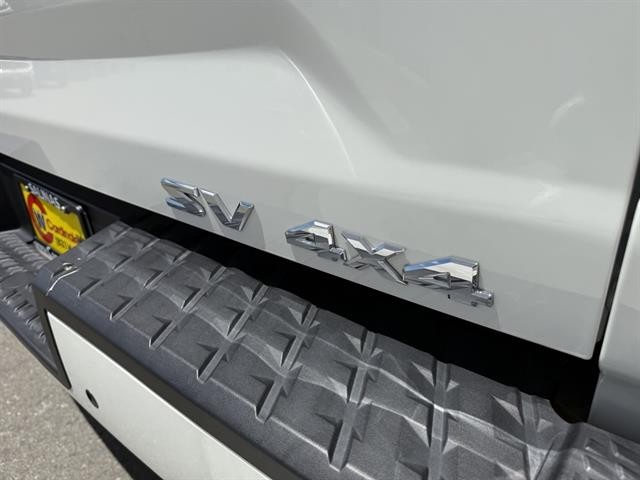 Nissan Titan Vehicle Full-screen Gallery Image 12