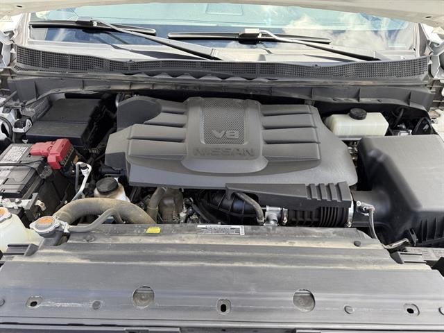 Nissan Titan Vehicle Full-screen Gallery Image 14