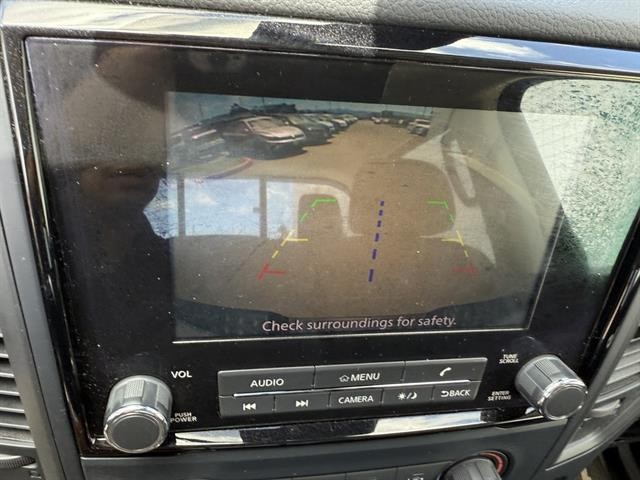 Nissan Titan Vehicle Full-screen Gallery Image 24