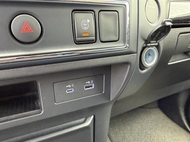 Nissan Titan Vehicle Full-screen Gallery Image 25