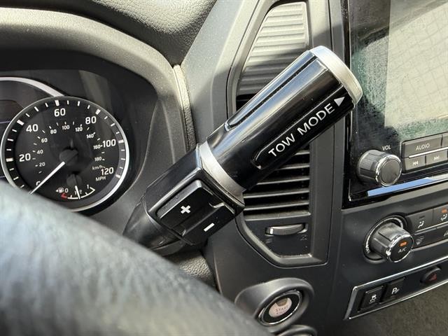 Nissan Titan Vehicle Full-screen Gallery Image 26