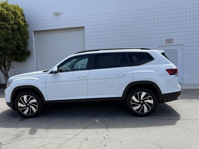 Volkswagen Atlas Vehicle Full-screen Gallery Image 03
