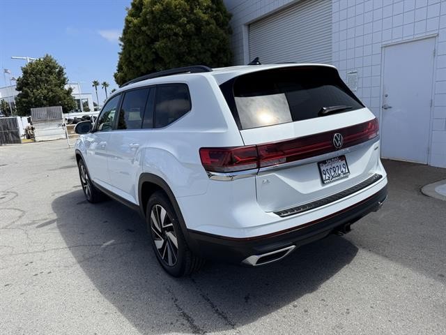 Volkswagen Atlas Vehicle Full-screen Gallery Image 04