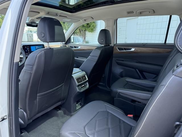 Volkswagen Atlas Vehicle Full-screen Gallery Image 17