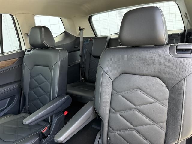 Volkswagen Atlas Vehicle Full-screen Gallery Image 19