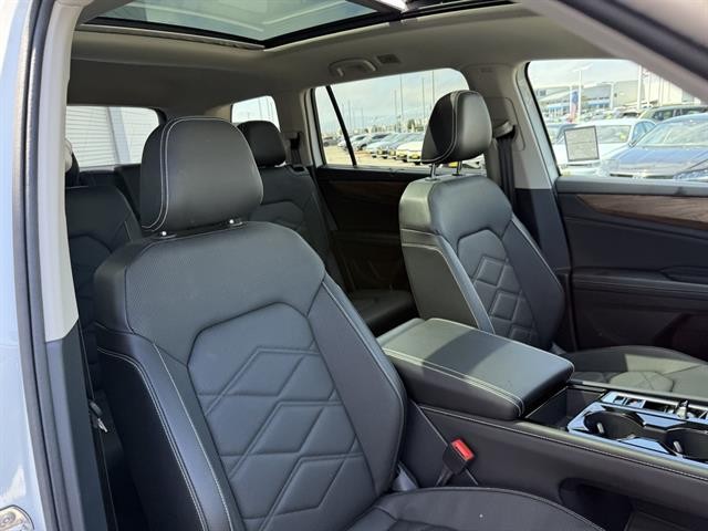 Volkswagen Atlas Vehicle Full-screen Gallery Image 22