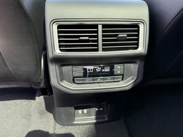 Volkswagen Atlas Vehicle Full-screen Gallery Image 28