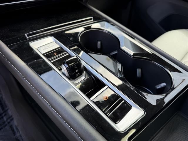 Volkswagen Atlas Vehicle Full-screen Gallery Image 29