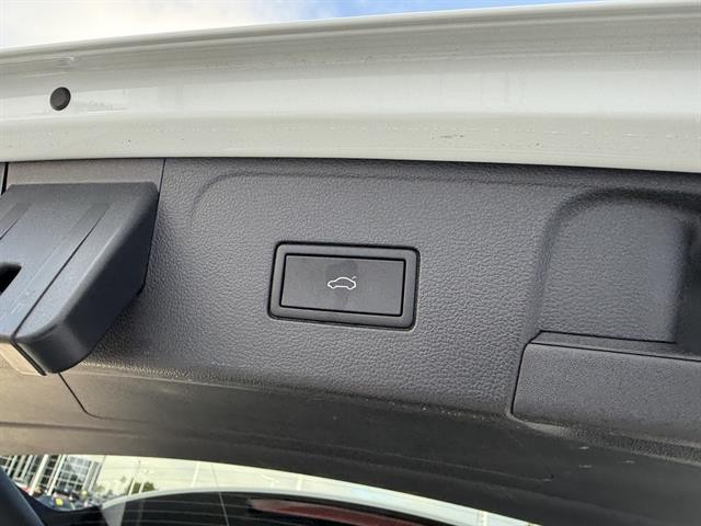 Volkswagen Atlas Vehicle Full-screen Gallery Image 32