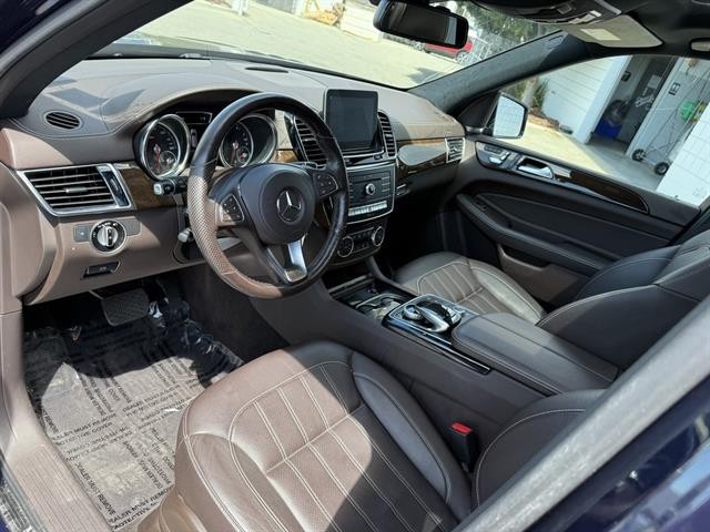 Mercedes-Benz GLS 450 Vehicle Full-screen Gallery Image 02