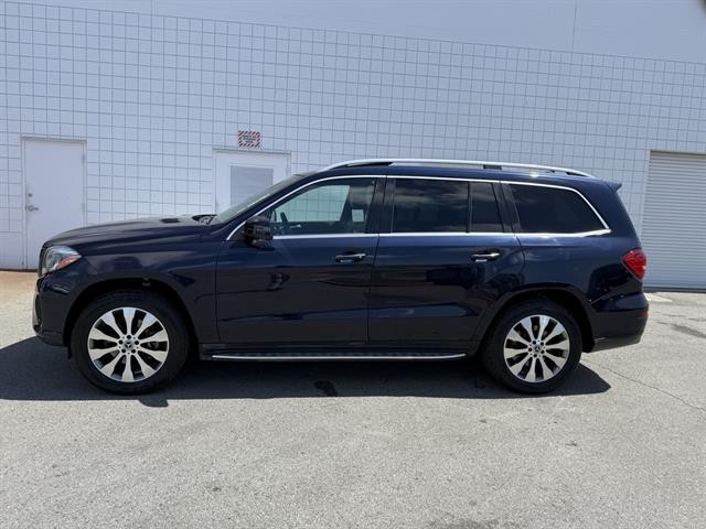 Mercedes-Benz GLS 450 Vehicle Full-screen Gallery Image 03