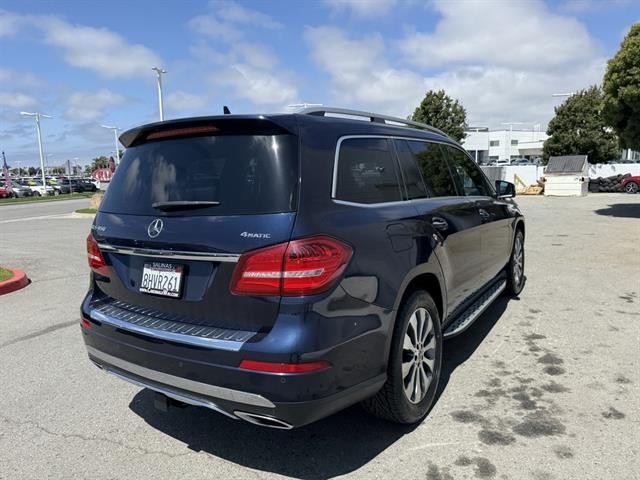 Mercedes-Benz GLS 450 Vehicle Full-screen Gallery Image 06