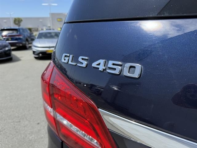 Mercedes-Benz GLS 450 Vehicle Full-screen Gallery Image 12