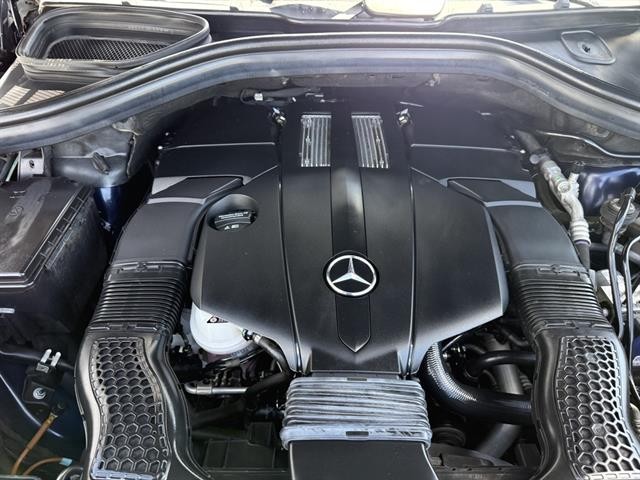 Mercedes-Benz GLS 450 Vehicle Full-screen Gallery Image 14