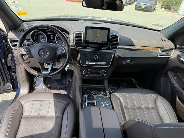 Mercedes-Benz GLS 450 Vehicle Full-screen Gallery Image 16