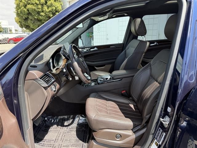 Mercedes-Benz GLS 450 Vehicle Full-screen Gallery Image 17