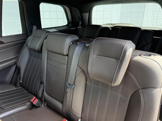 Mercedes-Benz GLS 450 Vehicle Full-screen Gallery Image 20