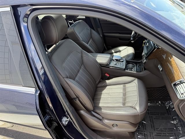 Mercedes-Benz GLS 450 Vehicle Full-screen Gallery Image 21