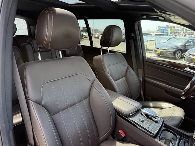 Mercedes-Benz GLS 450 Vehicle Full-screen Gallery Image 22