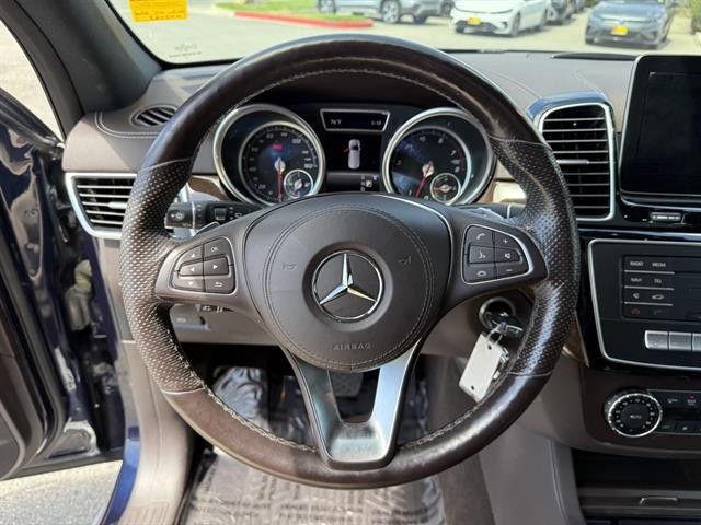 Mercedes-Benz GLS 450 Vehicle Full-screen Gallery Image 23