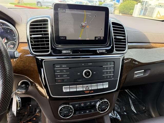Mercedes-Benz GLS 450 Vehicle Full-screen Gallery Image 24