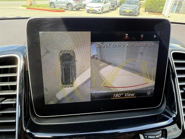 Mercedes-Benz GLS 450 Vehicle Full-screen Gallery Image 25