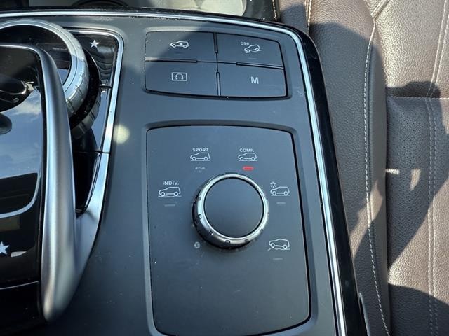 Mercedes-Benz GLS 450 Vehicle Full-screen Gallery Image 29