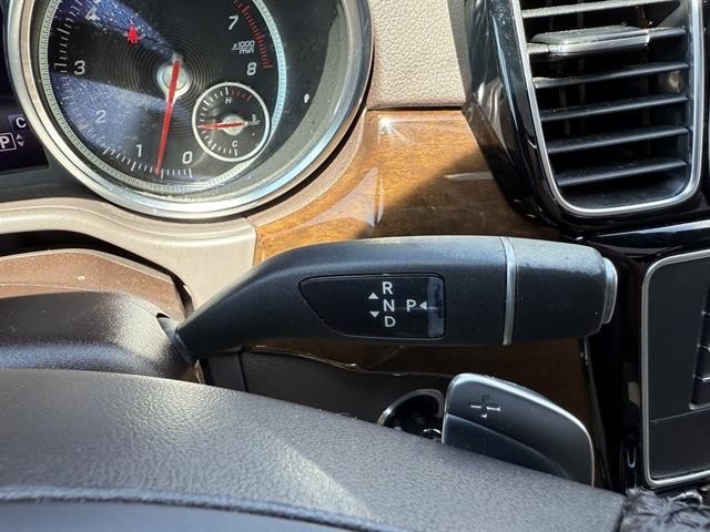 Mercedes-Benz GLS 450 Vehicle Full-screen Gallery Image 31