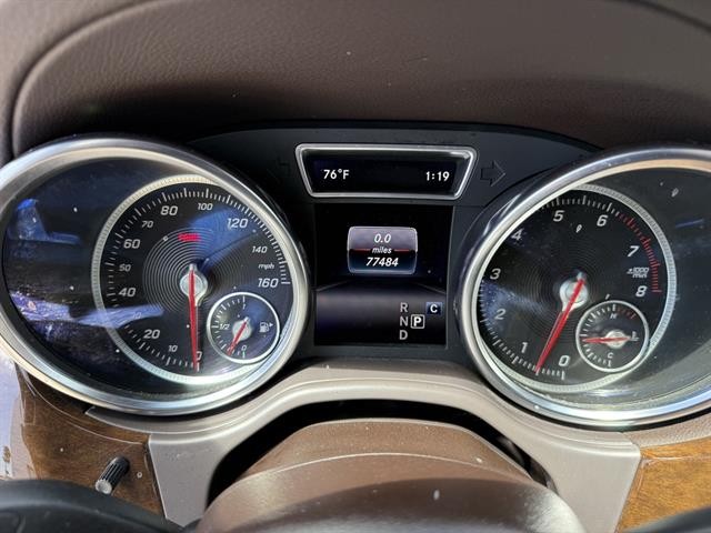 Mercedes-Benz GLS 450 Vehicle Full-screen Gallery Image 32