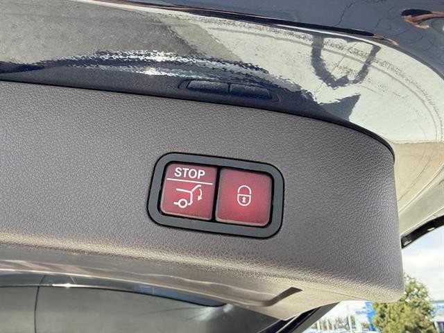 Mercedes-Benz GLS 450 Vehicle Full-screen Gallery Image 34