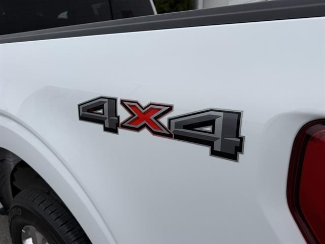 Ford F-150 Vehicle Full-screen Gallery Image 11