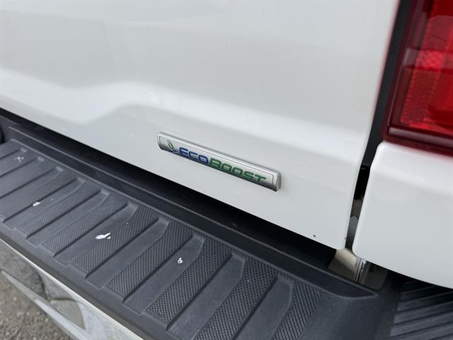 Ford F-150 Vehicle Full-screen Gallery Image 12