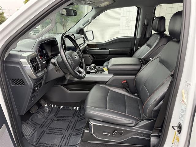 Ford F-150 Vehicle Full-screen Gallery Image 16