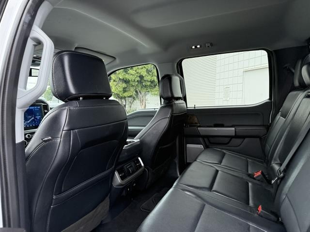 Ford F-150 Vehicle Full-screen Gallery Image 17