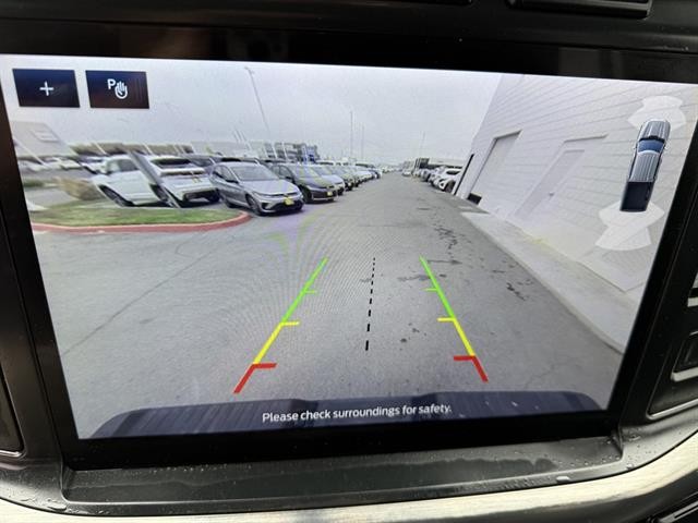 Ford F-150 Vehicle Full-screen Gallery Image 24