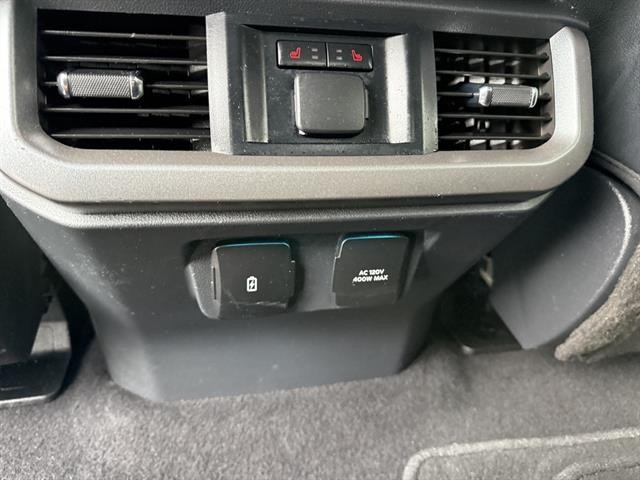 Ford F-150 Vehicle Full-screen Gallery Image 26