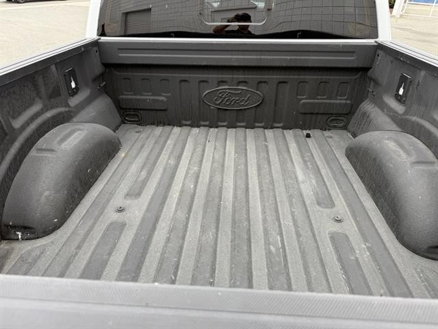 Ford F-150 Vehicle Full-screen Gallery Image 31