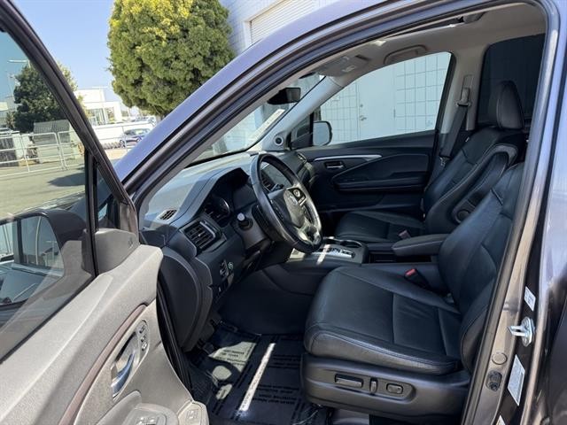 Honda Pilot Vehicle Full-screen Gallery Image 16