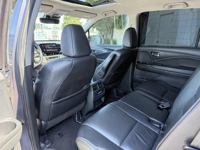 Honda Pilot Vehicle Full-screen Gallery Image 17